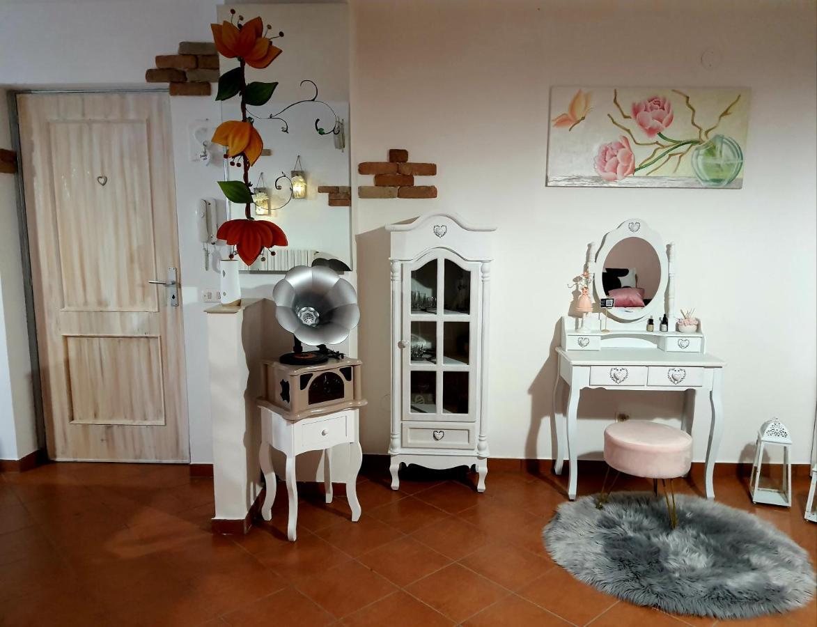 Shabby Chic Rooms Con Cucina E Giardino Privato Pomarico Ngoại thất bức ảnh