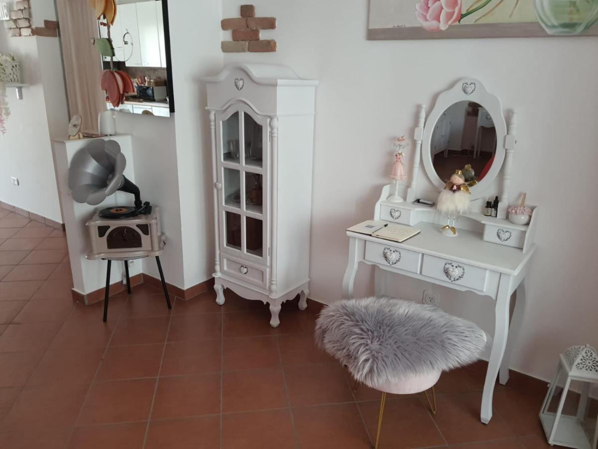 Shabby Chic Rooms Con Cucina E Giardino Privato Pomarico Ngoại thất bức ảnh
